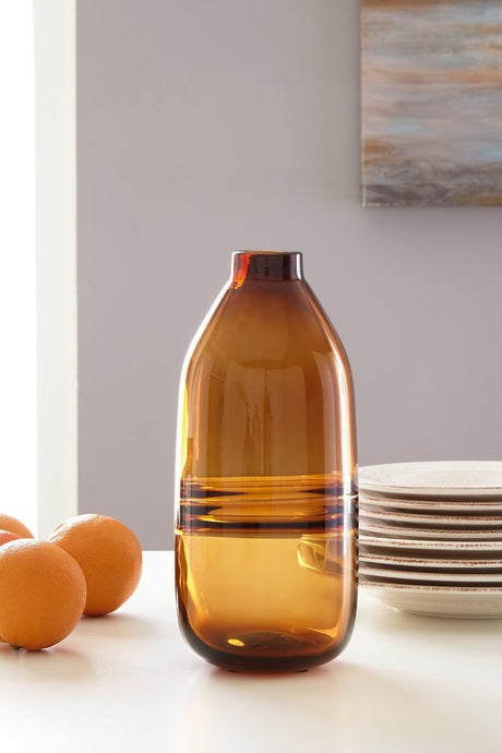 Lemmitt Amber Vase - Ella Furniture