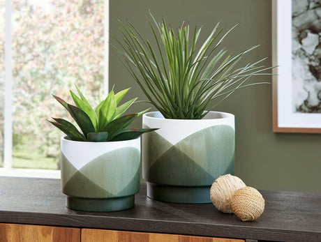 Ardenridge Green/white Planter (Set Of 2) - Ella Furniture