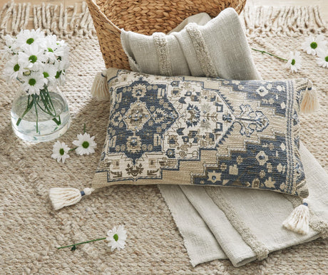 Winbury Blue Tan White Pillow (Set of 4)