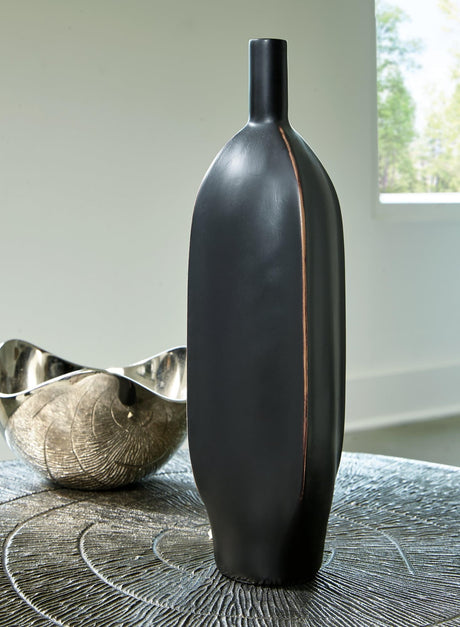 Rhaveney Black Vase (Set of 3)