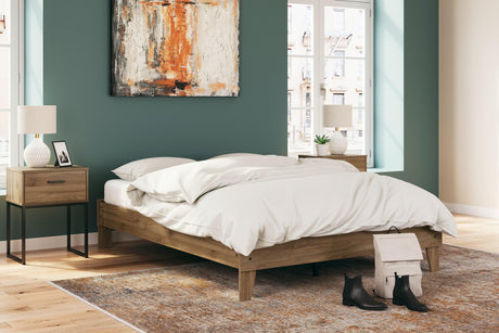 Deanlow Honey Queen Platform Bed - Ella Furniture
