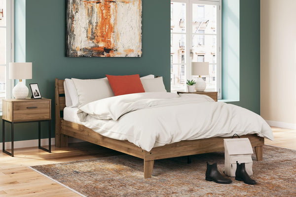 Deanlow Honey Queen Platform Panel Bed - Ella Furniture