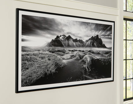 Delstone Black White Wall Art