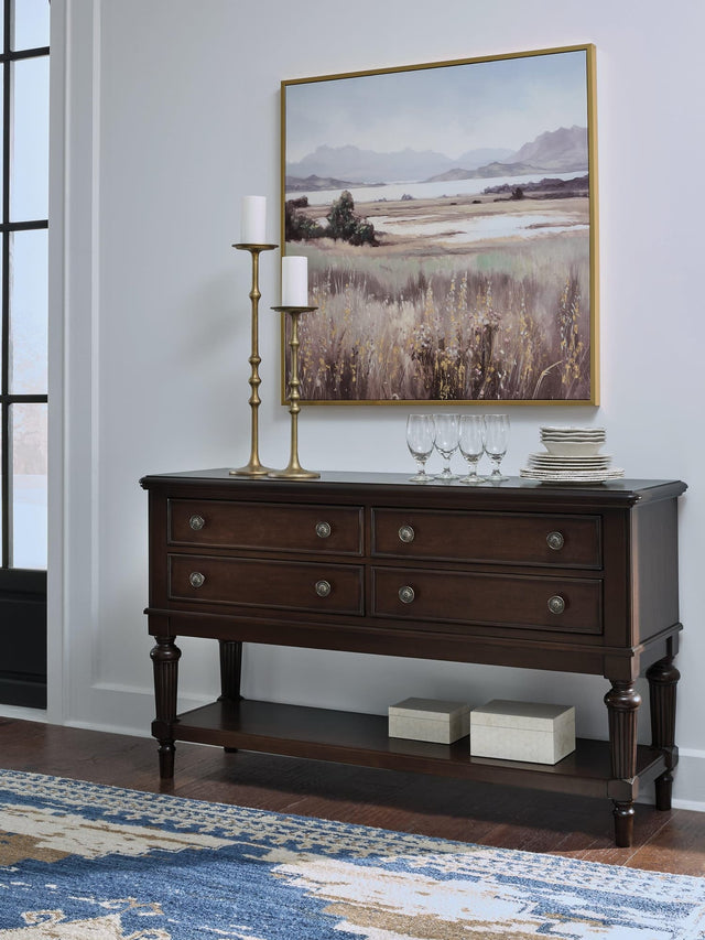 Lavinton Brown Dining Server