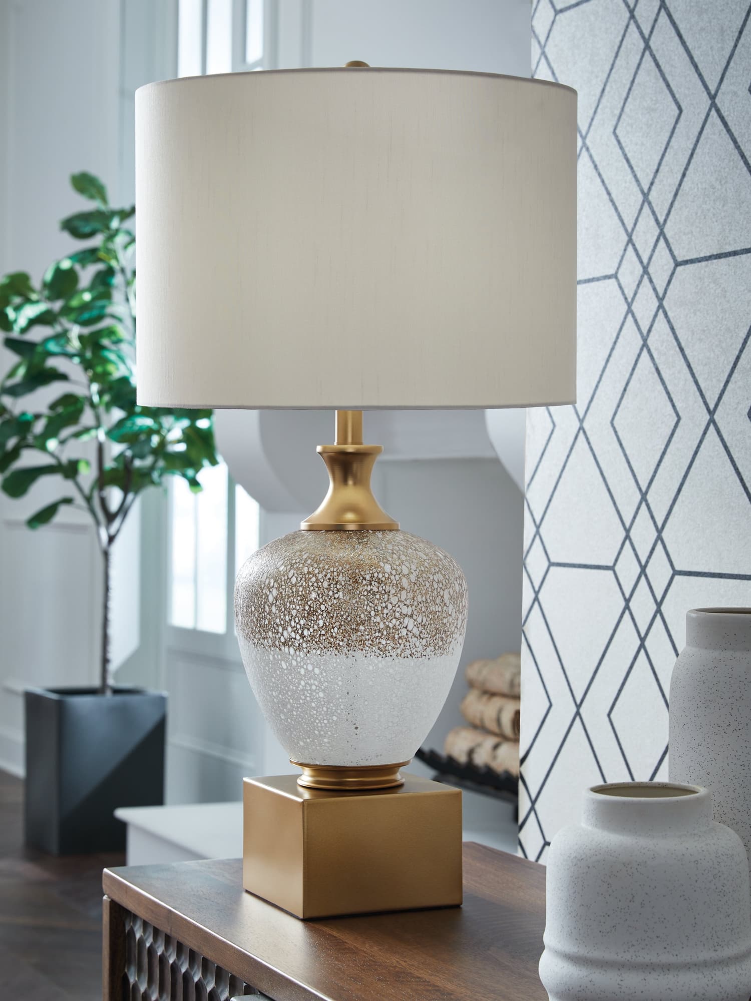 Tavisburg Brown/White/Gold Table Lamp