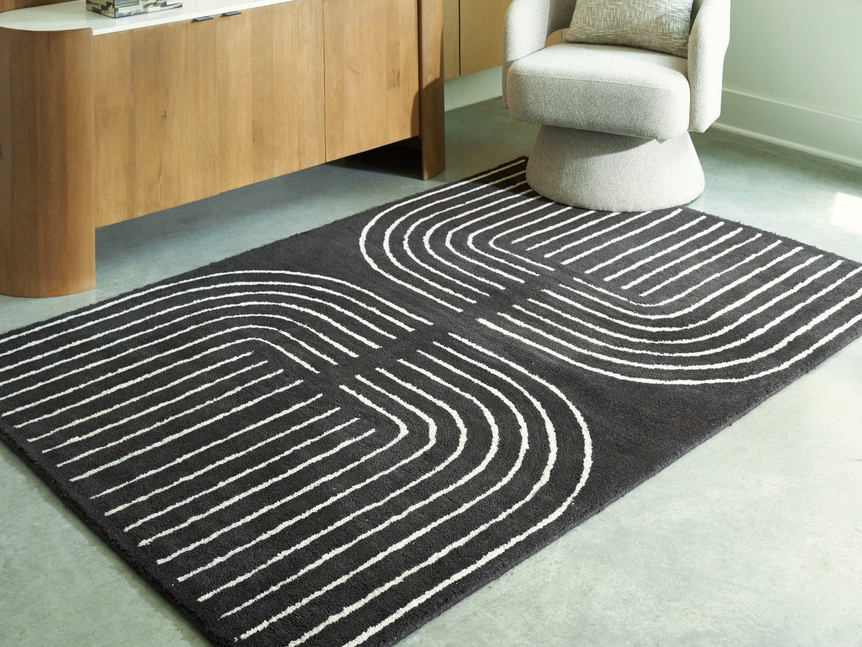 Eldonmore Black/Ivory 5' x 7' Area Rug