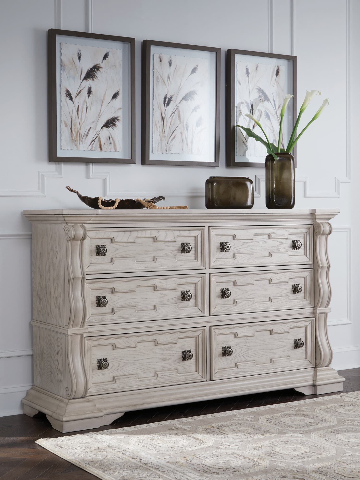 Bruchandi Antique White Dresser
