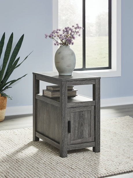 Fendenmore Brown/Gray Chairside End Table