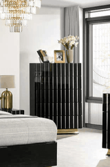 Lila Black Chest