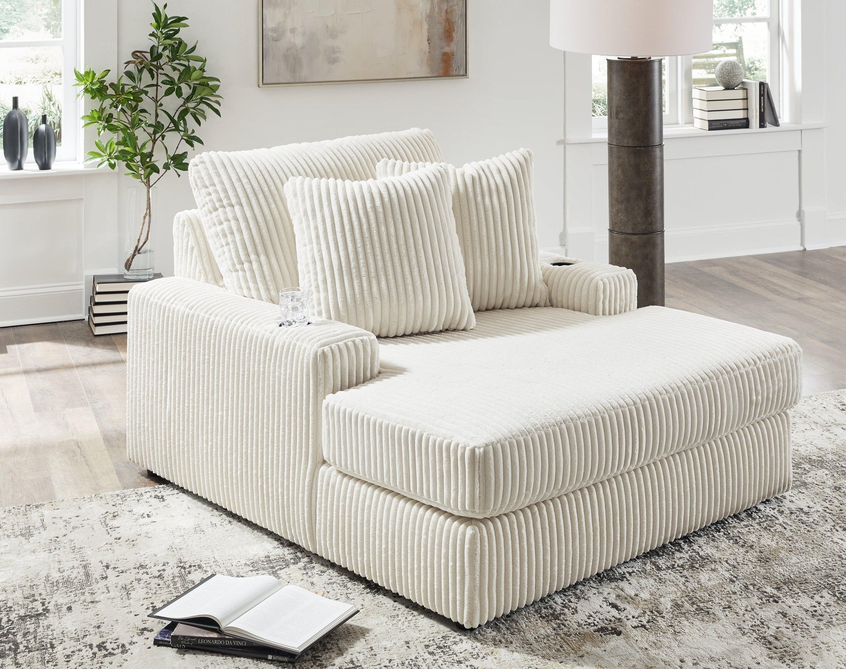 Lindyn Ivory Velvet Chaise