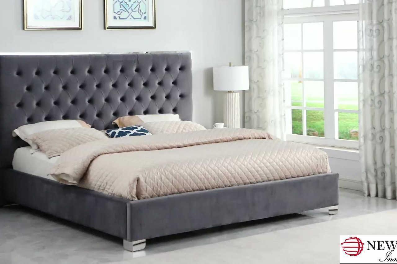 Rose Black Upholstered Tufted Platform Queen Bed
