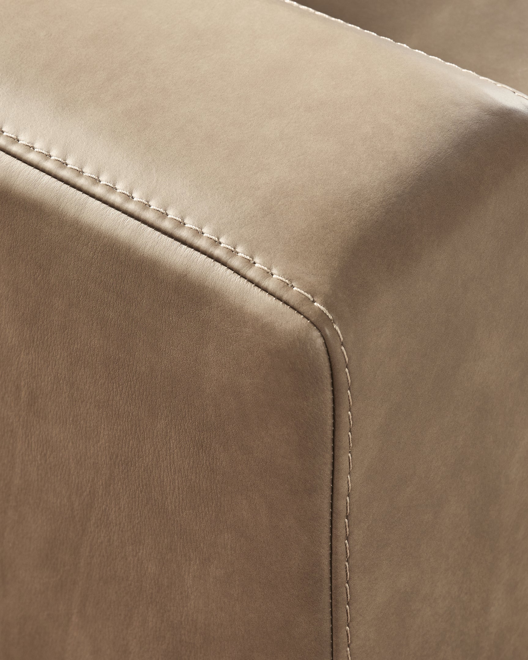 Veronella Sahara Leather 3-Piece Sectional with Chaise