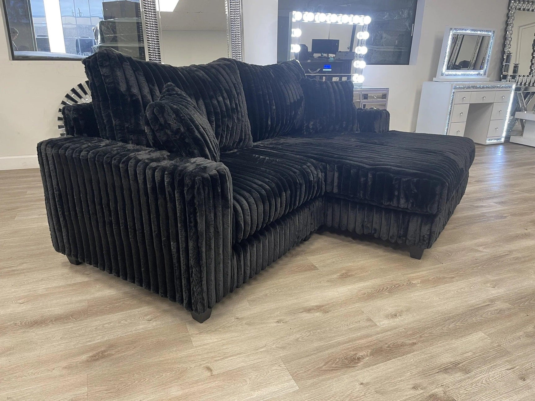 9400 Black - Sectional ***New Arrival*** - Ella Furniture