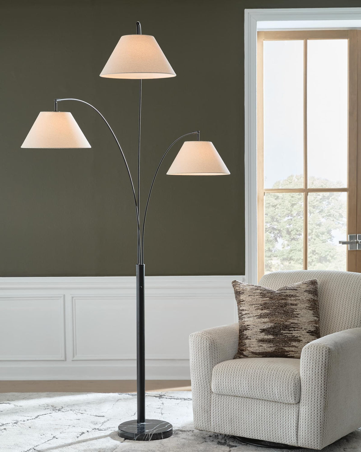 Gibbswellner Black Arc Lamp — product view