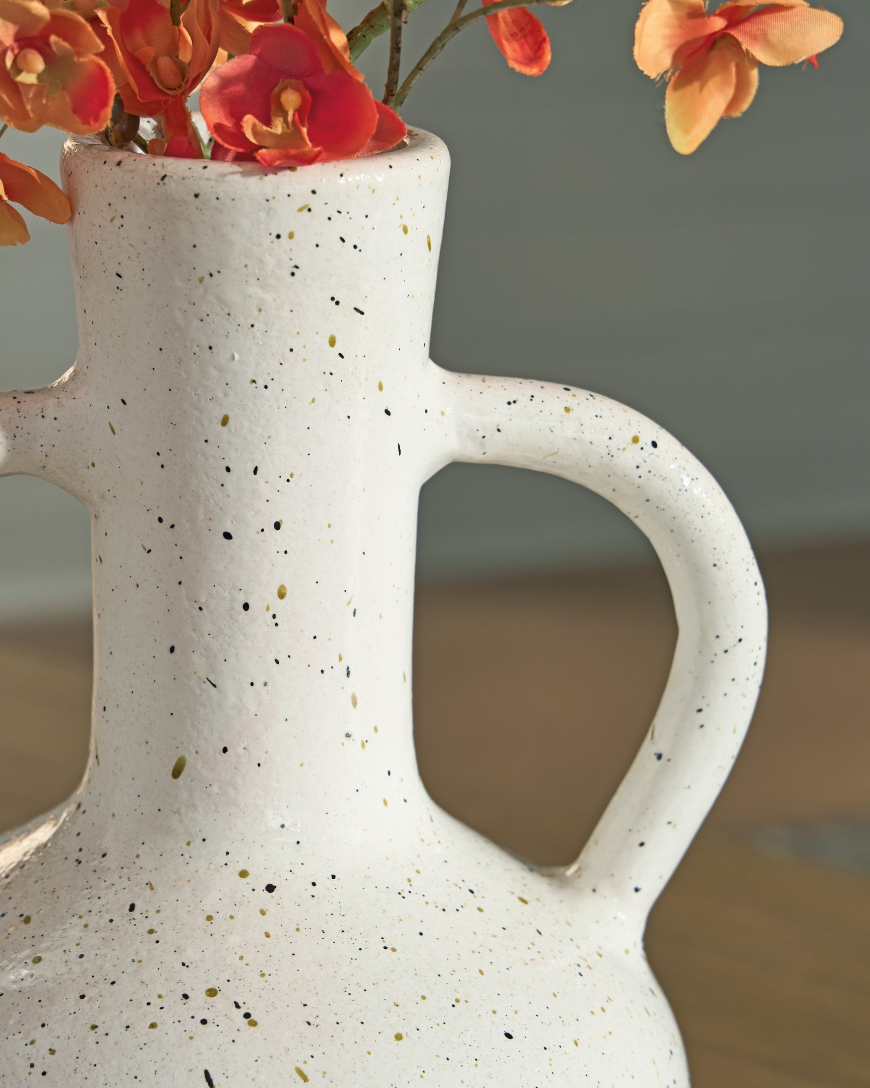 Dallinworth White/Black Vase