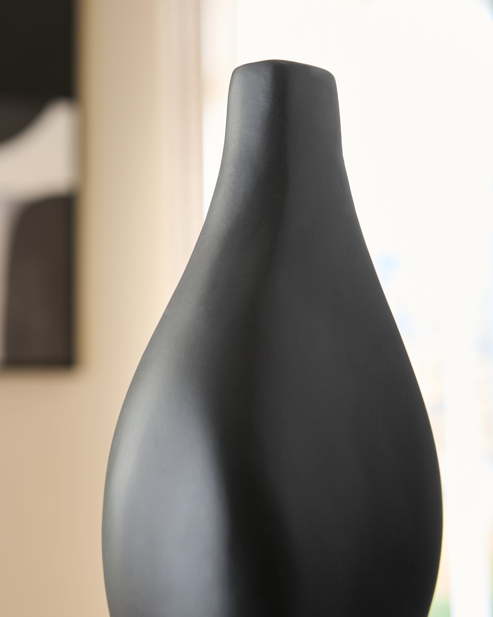 Judsen Black Vase
