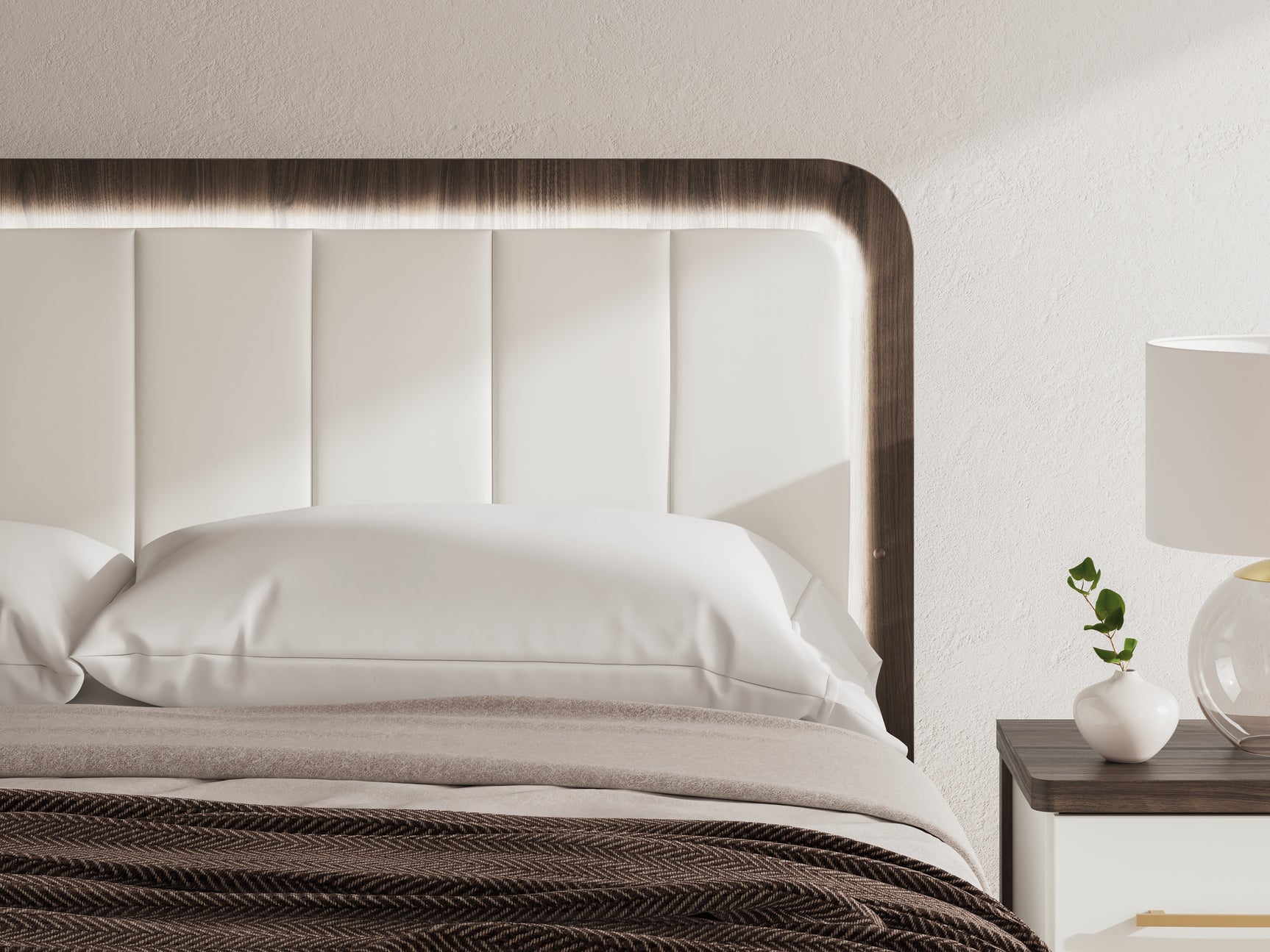 Kendanport White/Brown King Upholstered Bed