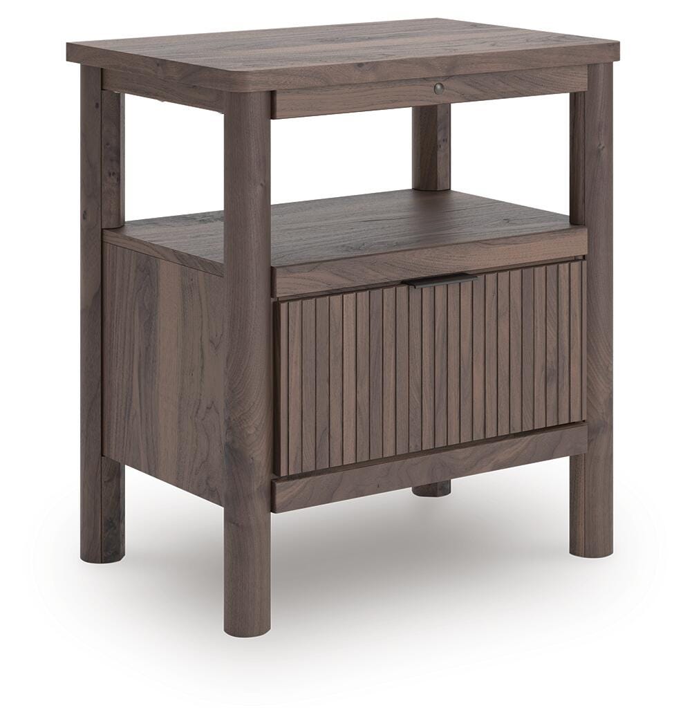 Pamytta Brown Platform Bedroom Set angled view