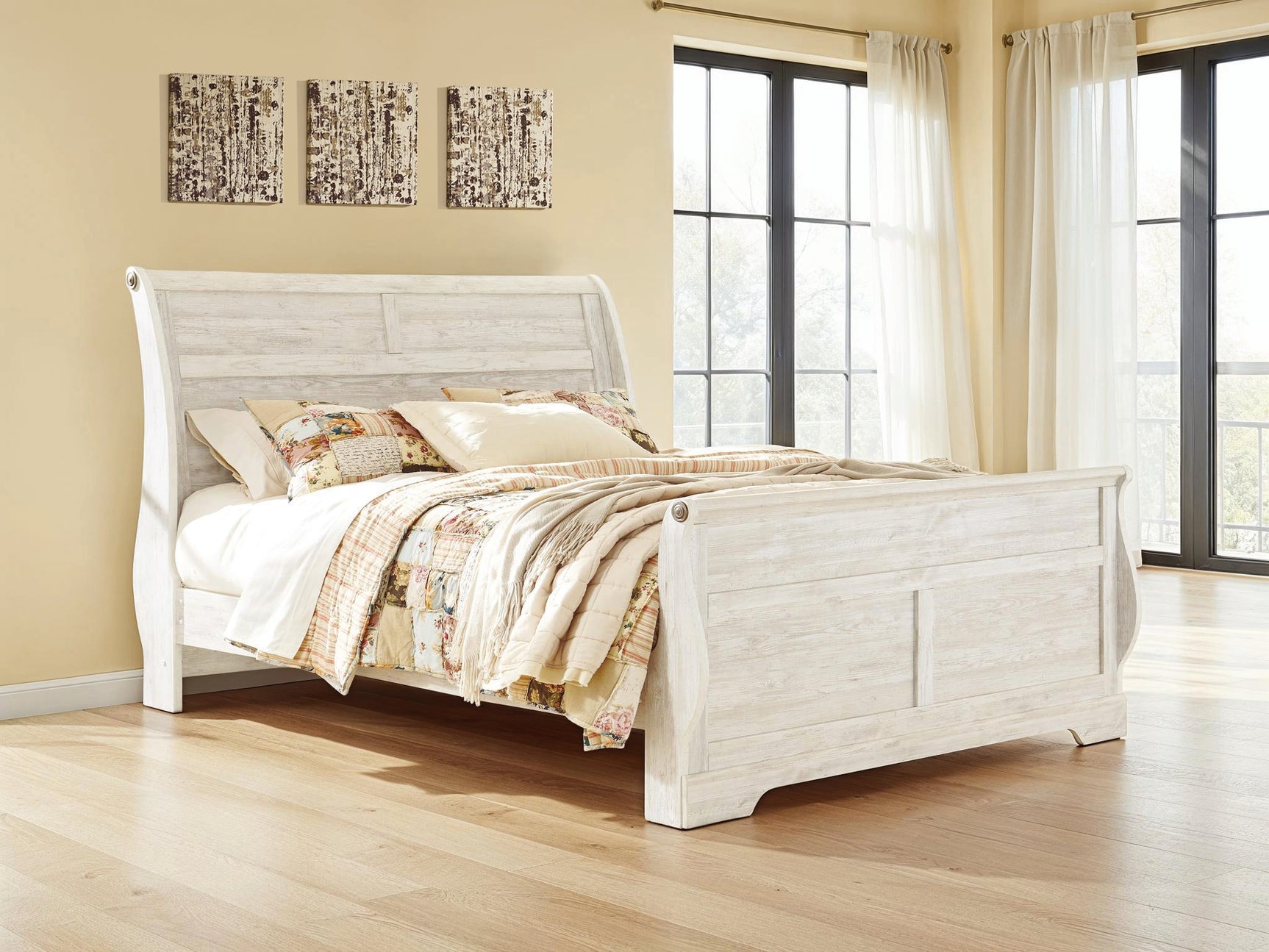 Willowton Whitewash King Sleigh Bed