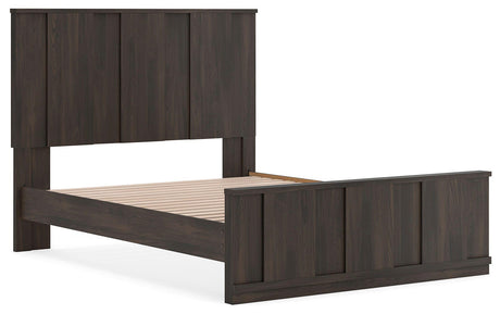 Shaehartin Dark Brown Queen Panel Platform Bed angled view