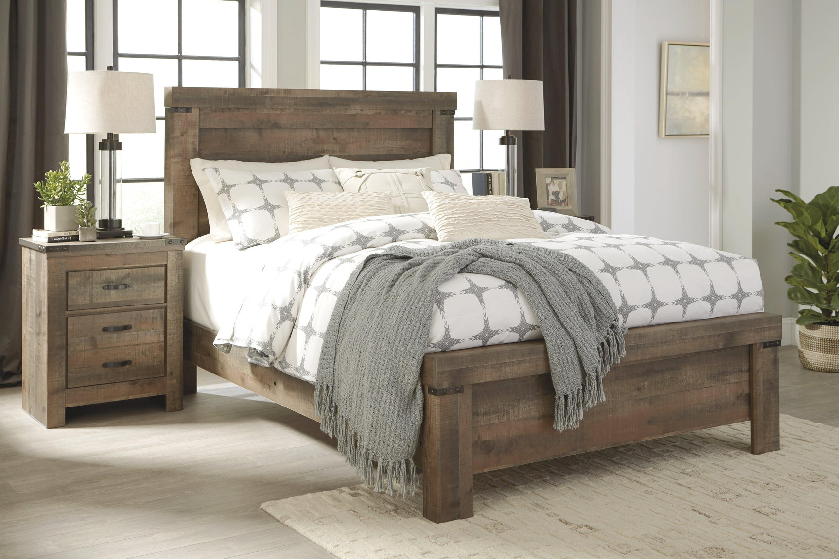 Trinell Brown Queen Panel Bed - Ella Furniture