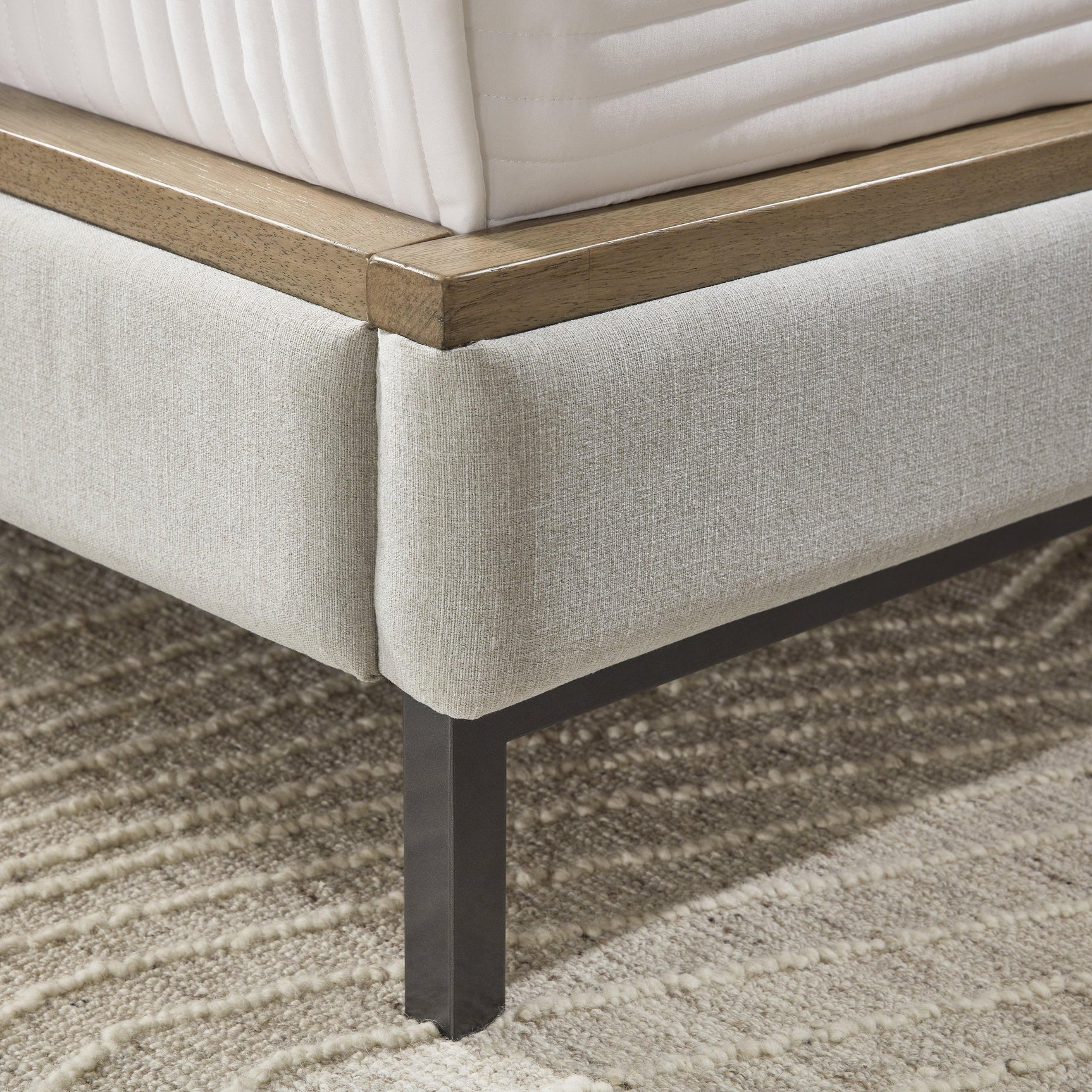Tomtyn Light Brown Queen Upholstered Bed