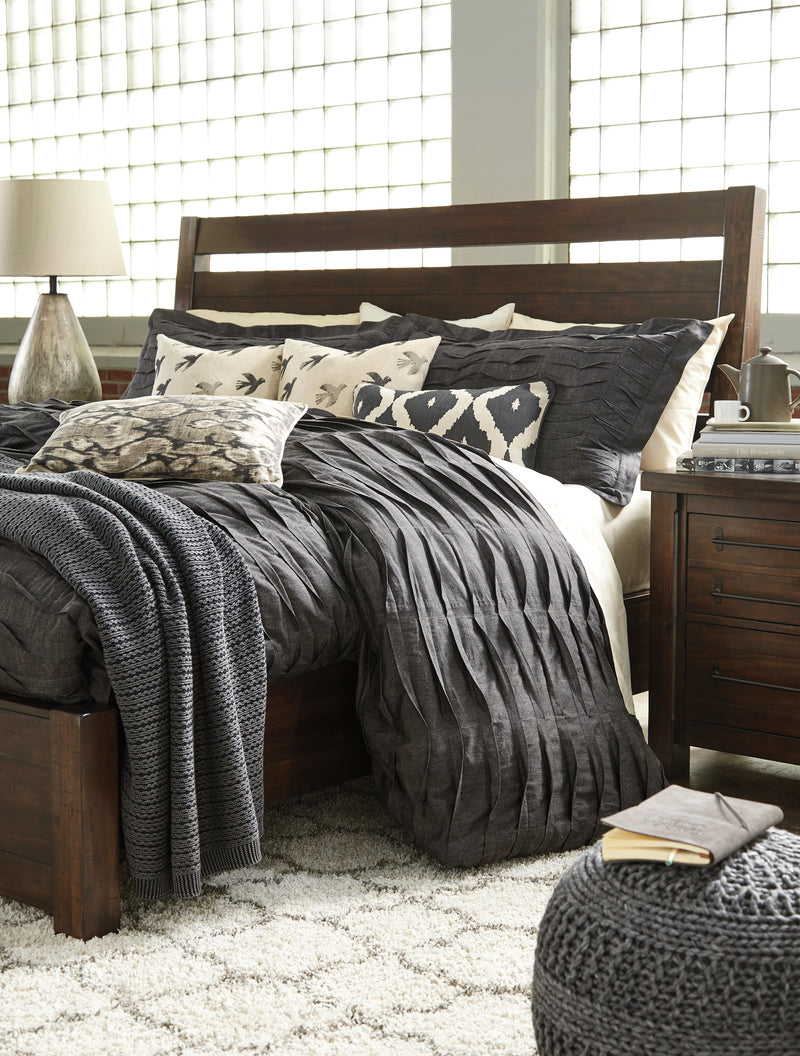 Starmore Brown Queen Panel Bed