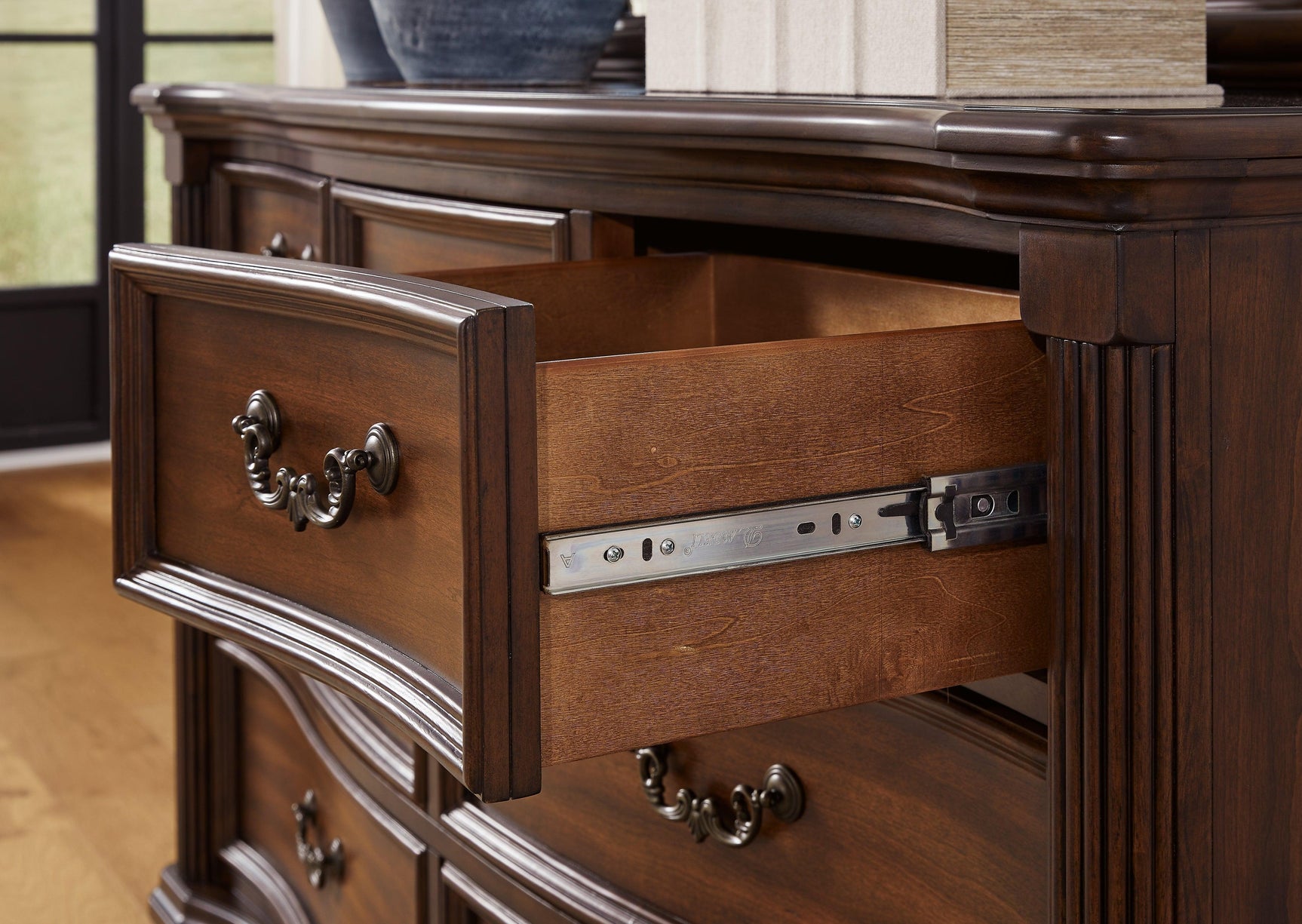 Lavinton Brown 7-Drawer Traditional Dresser