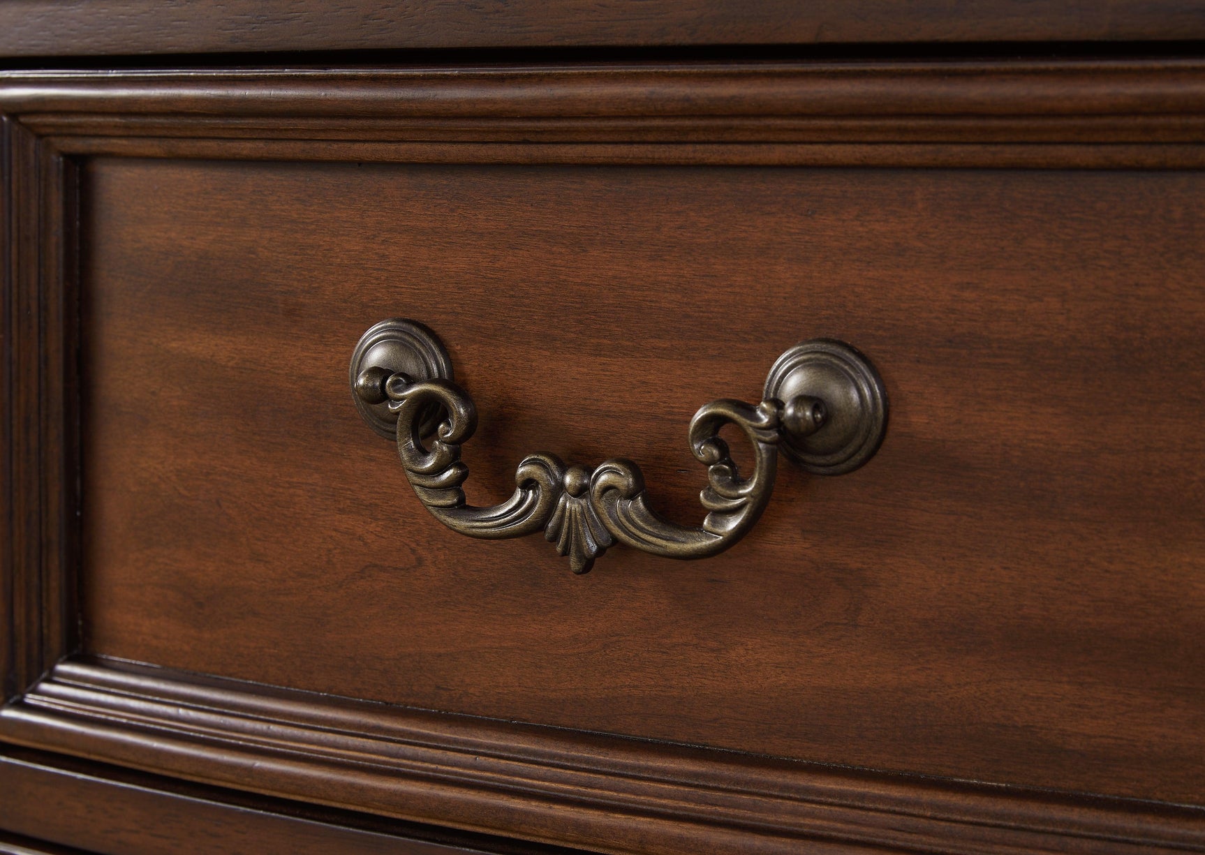 Lavinton Brown 7-Drawer Traditional Dresser