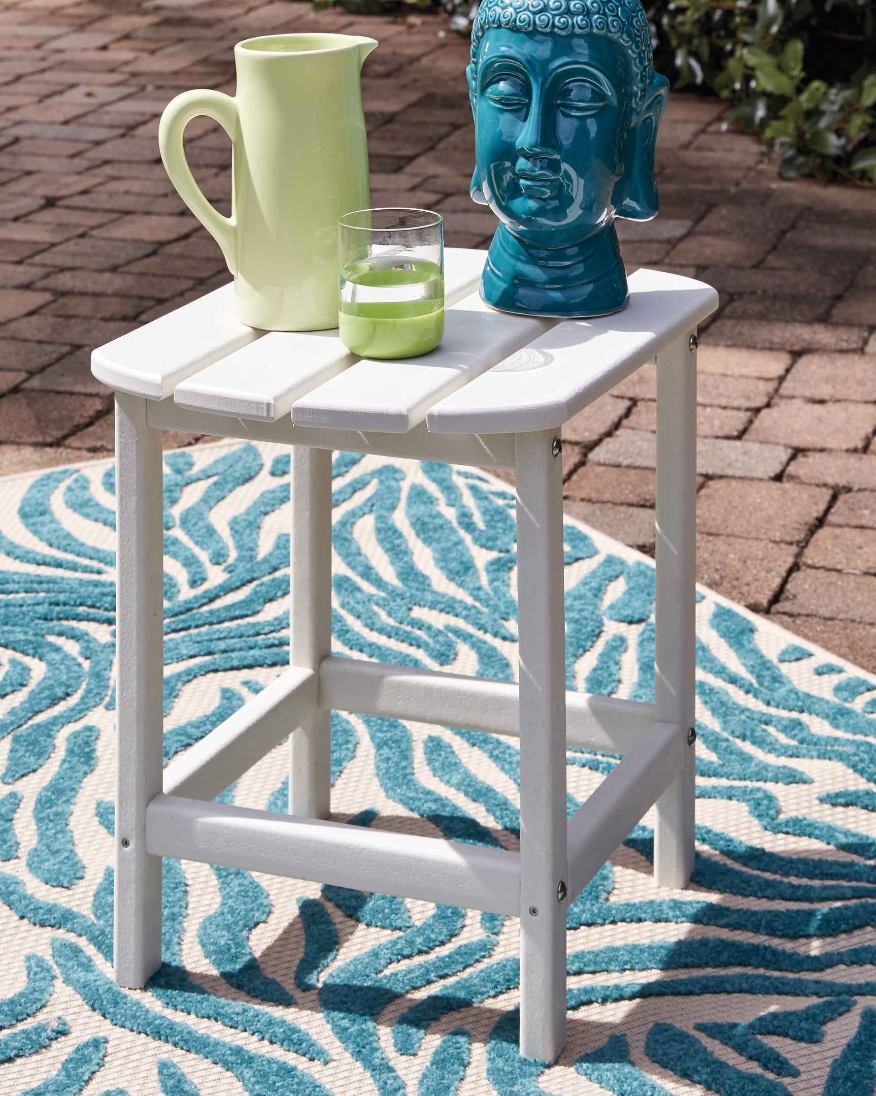 Sundown White Treasure Outdoor Chair with End Table