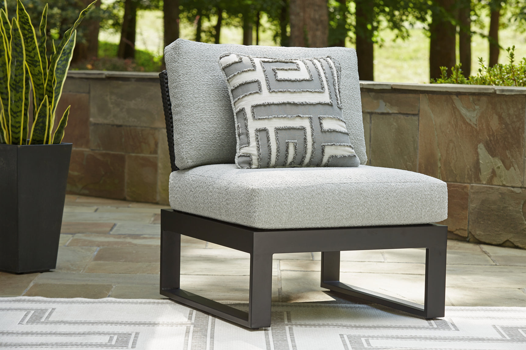 Beachloft Black/Gray 5-Piece Outdoor Sectional