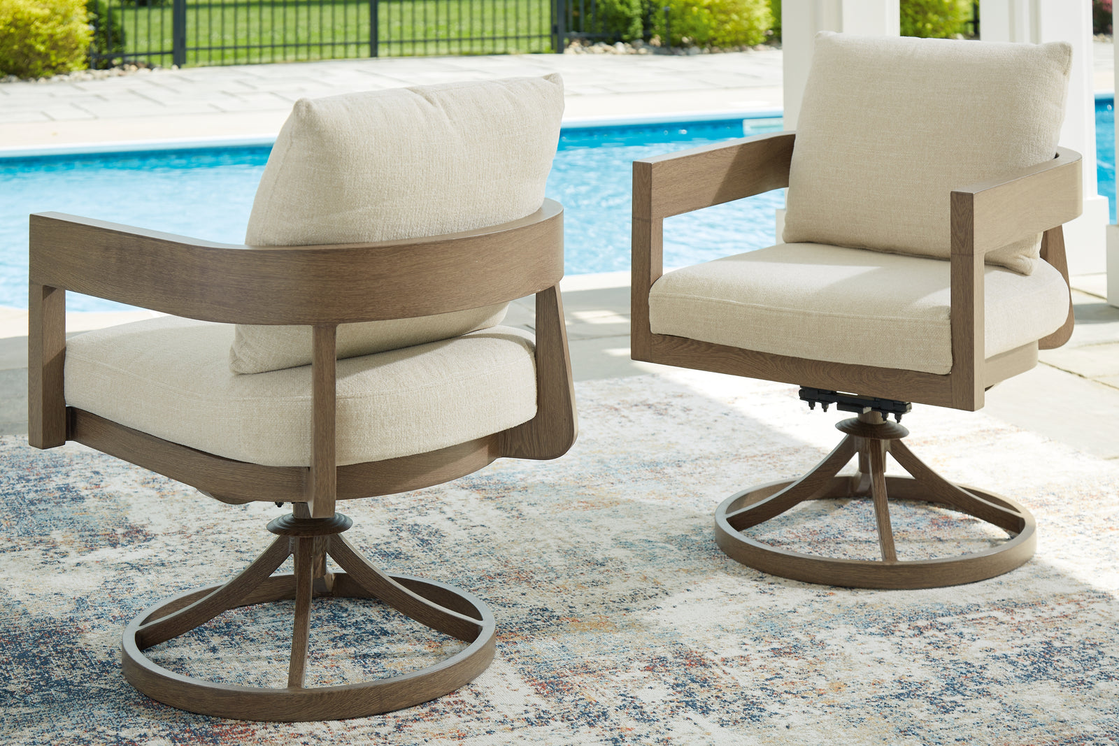 Serene Bay Dark Brown/White Outdoor Swivel Dining Chair with Cushion (Set of 2)