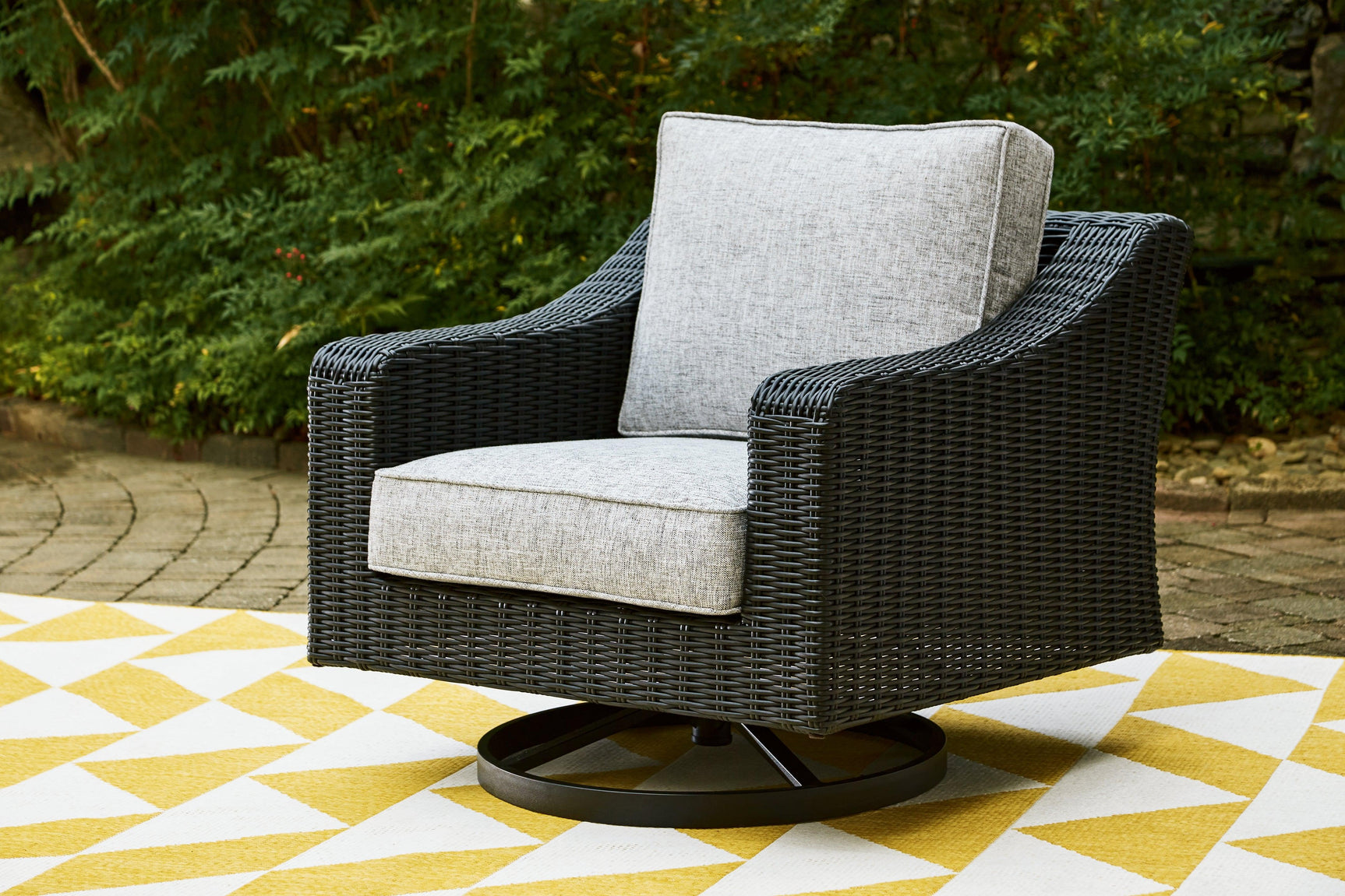 Beachcroft Black Light Gray Outdoor Swivel Lounge With Cushion