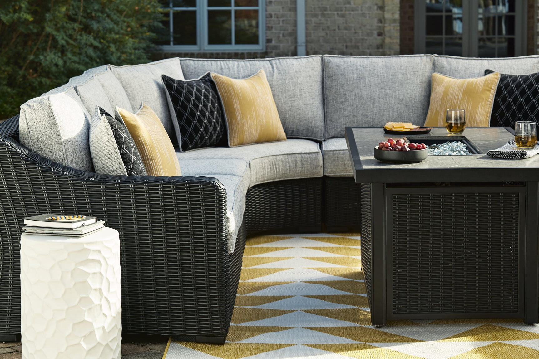 Beachcroft Black 3-Piece Outdoor Sectional by Ashley