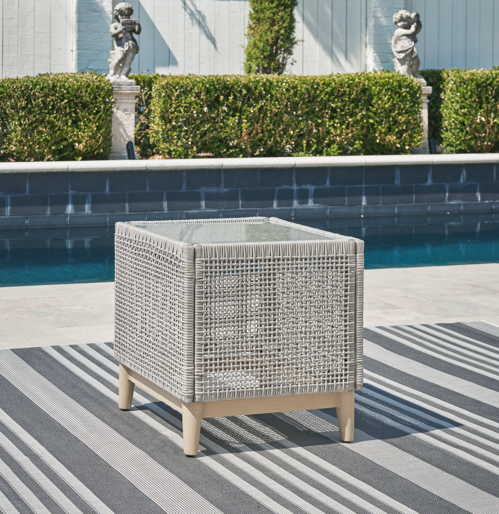 Seton Gray Creek 2 Outdoor Lounge Chairs with End Table