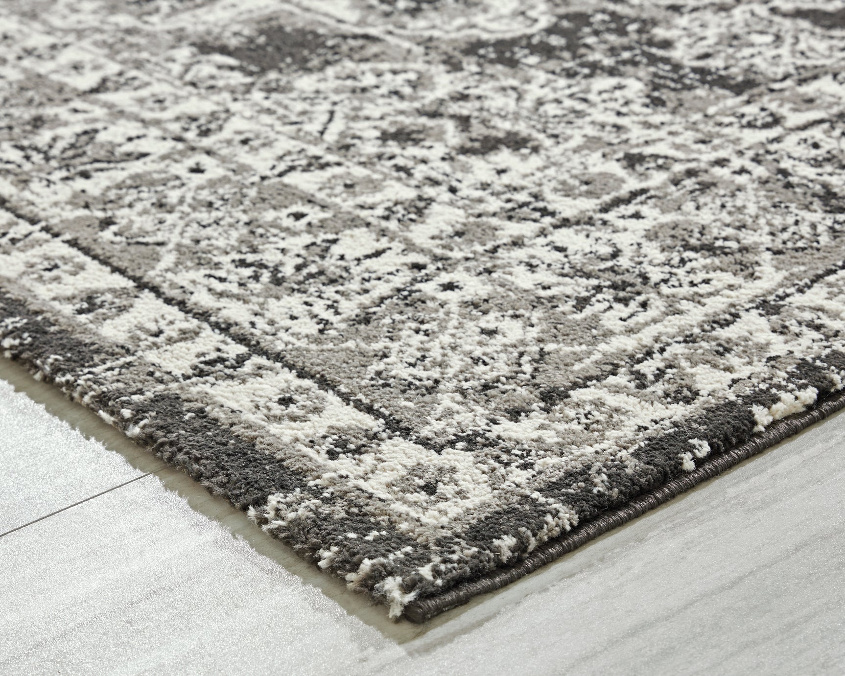 Glennisman Black/Gray/Ivory Medium Rug