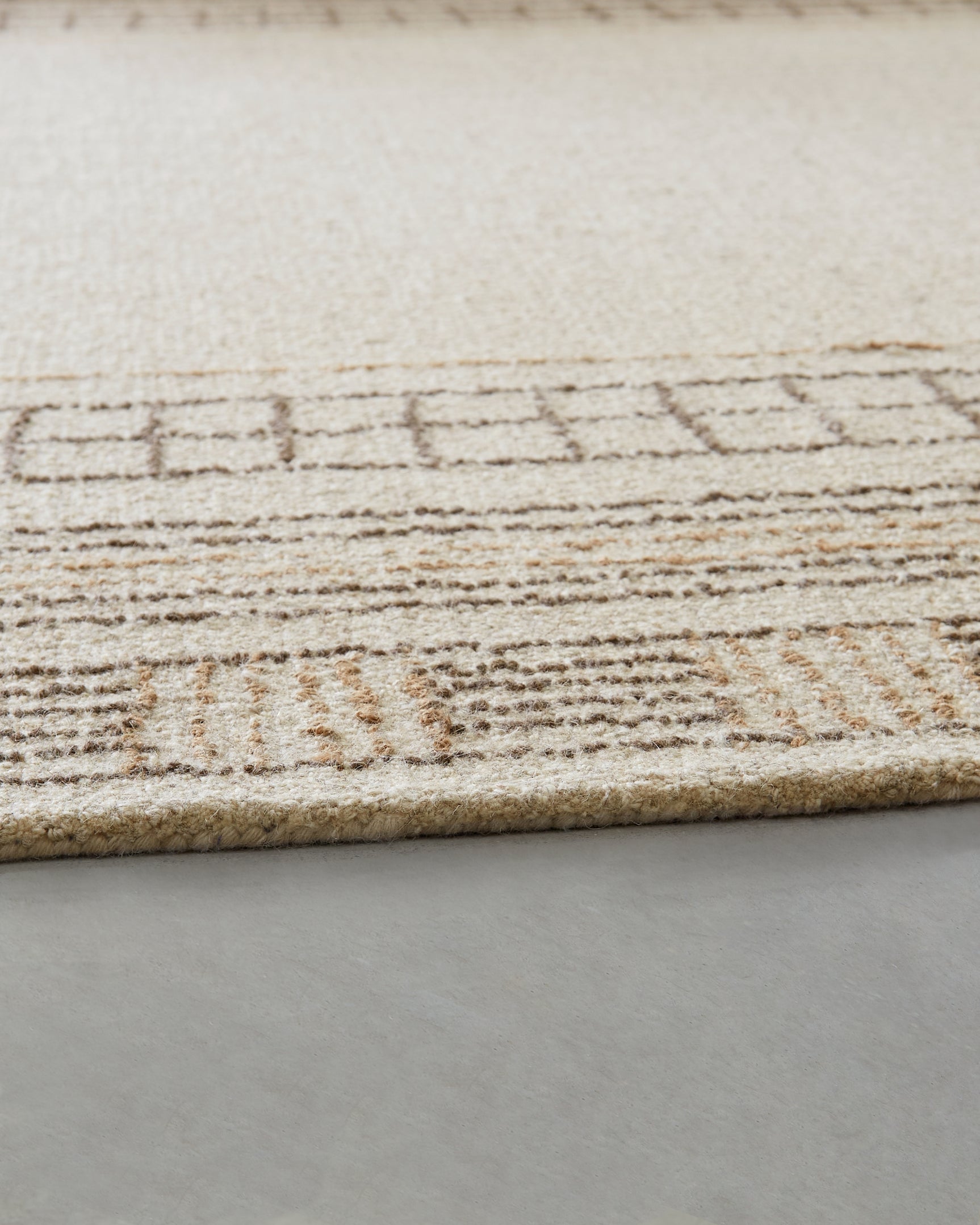 Idaman Taupe/Brown Medium Rug