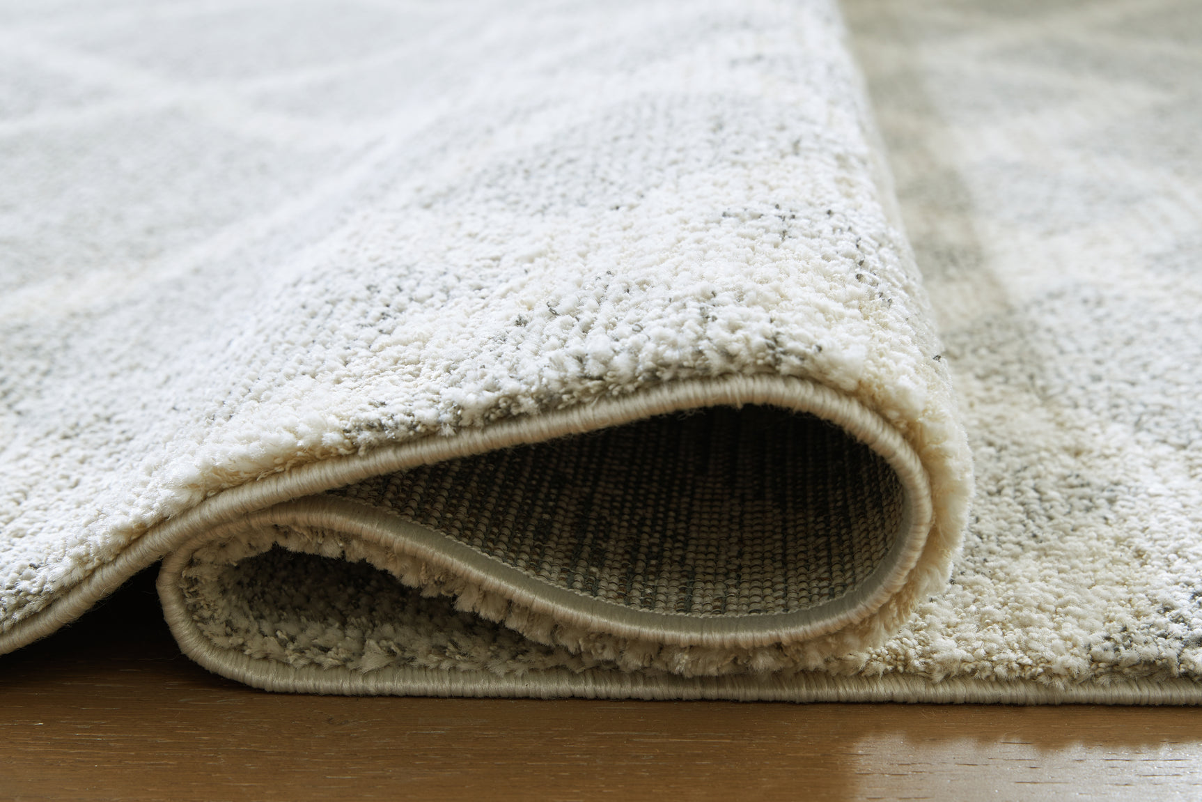 Unawick Gray/Ivory Large Rug