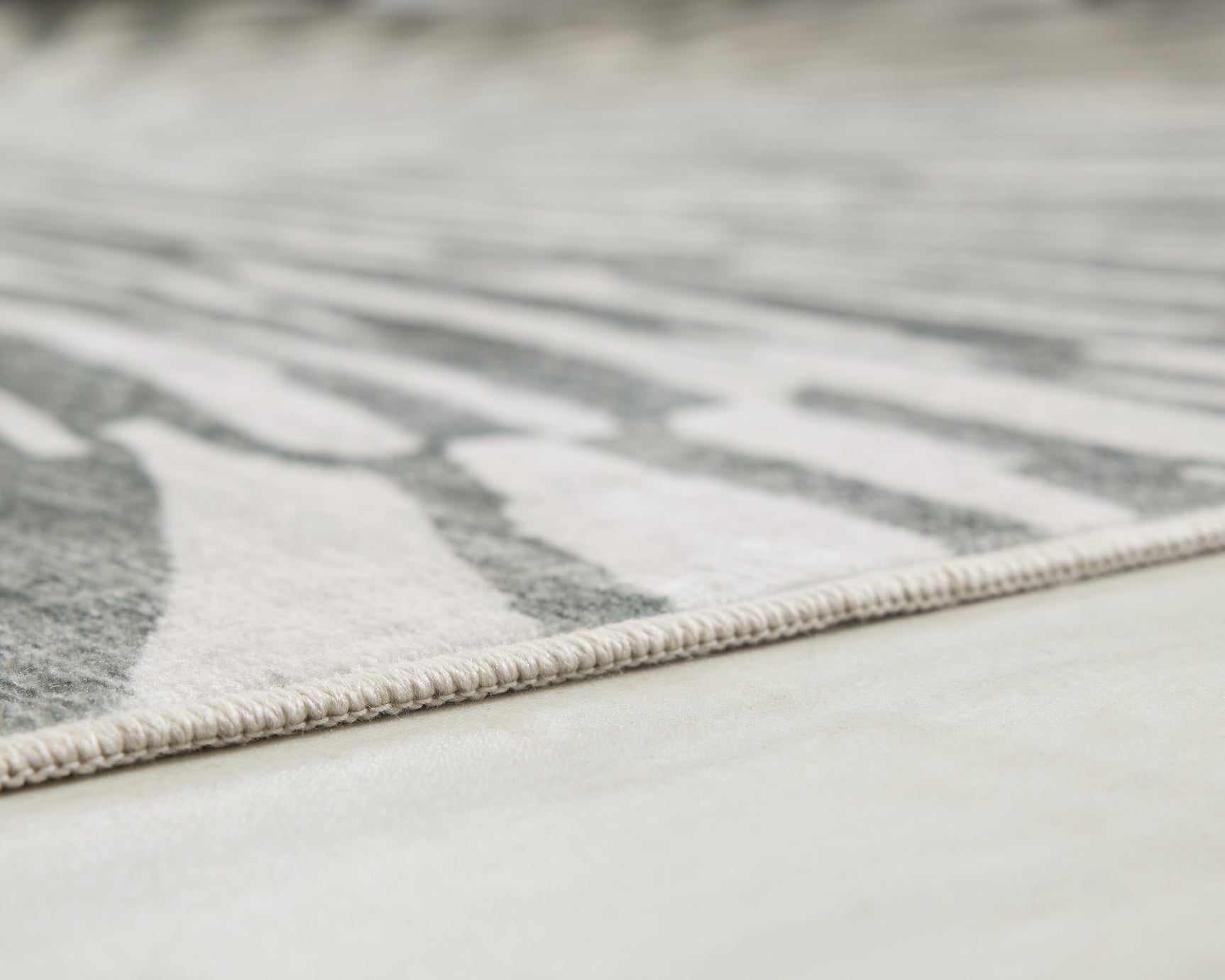 Verland Gray/White Washable 7'6" x 9'6" Area Rug