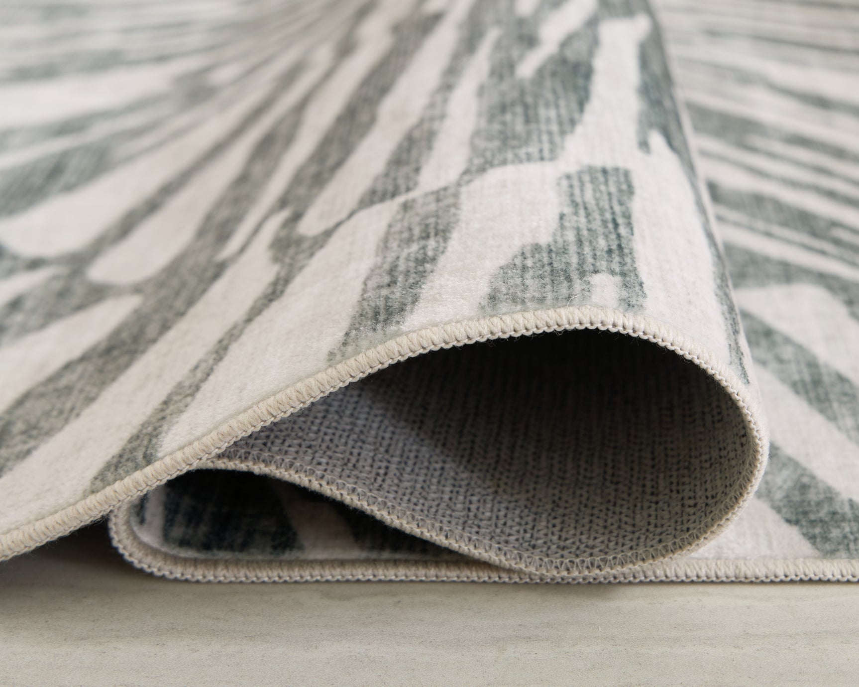 Verland Gray/White Washable 7'6" x 9'6" Area Rug