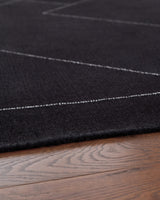 Marav Black/White 5' x 7' Area Rug
