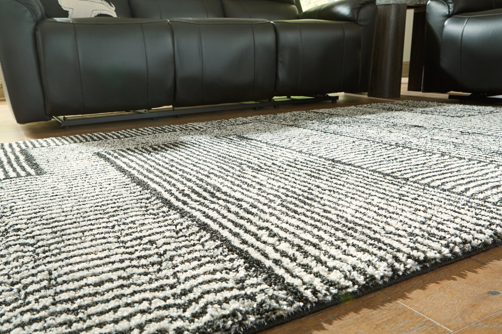 Kurtmen Black/Ivory 7'10" x 9'10" Area Rug