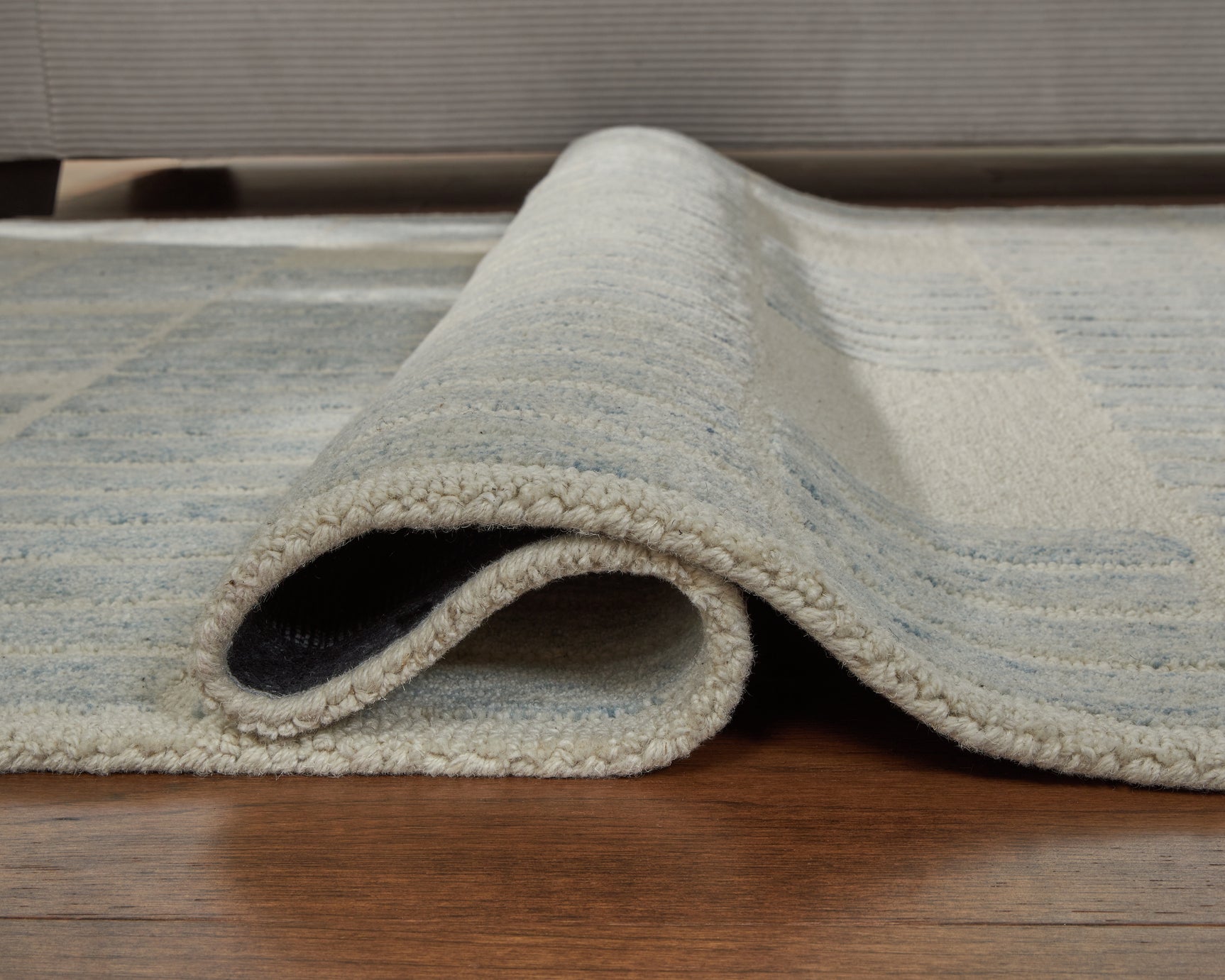 Dylanton Ivory/Blue 5' x 7' Area Rug