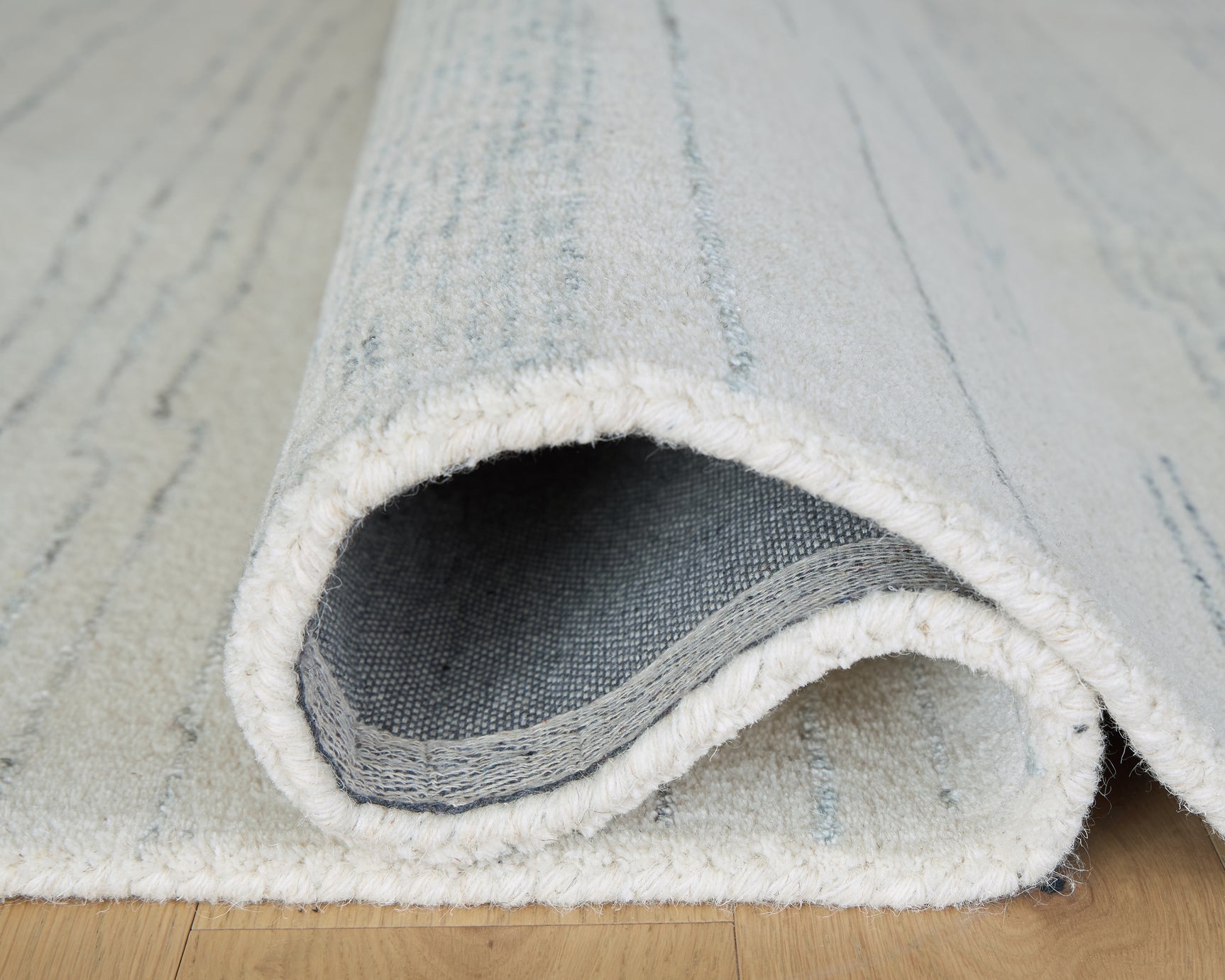 Genemost Ivory/Blue 5' x 7' Area Rug