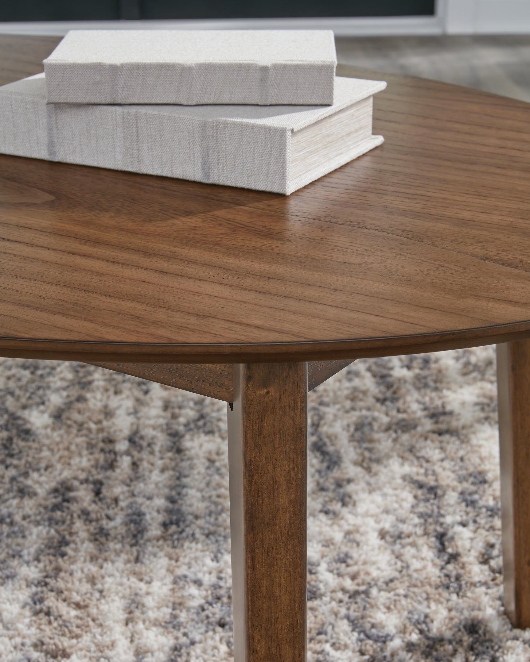 Gordonay Brown Table (Set of 3)