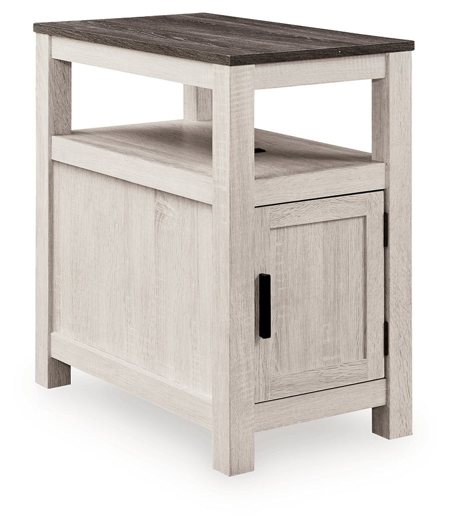 Fendenmore Brown Gray/Antique White Chairside End Table