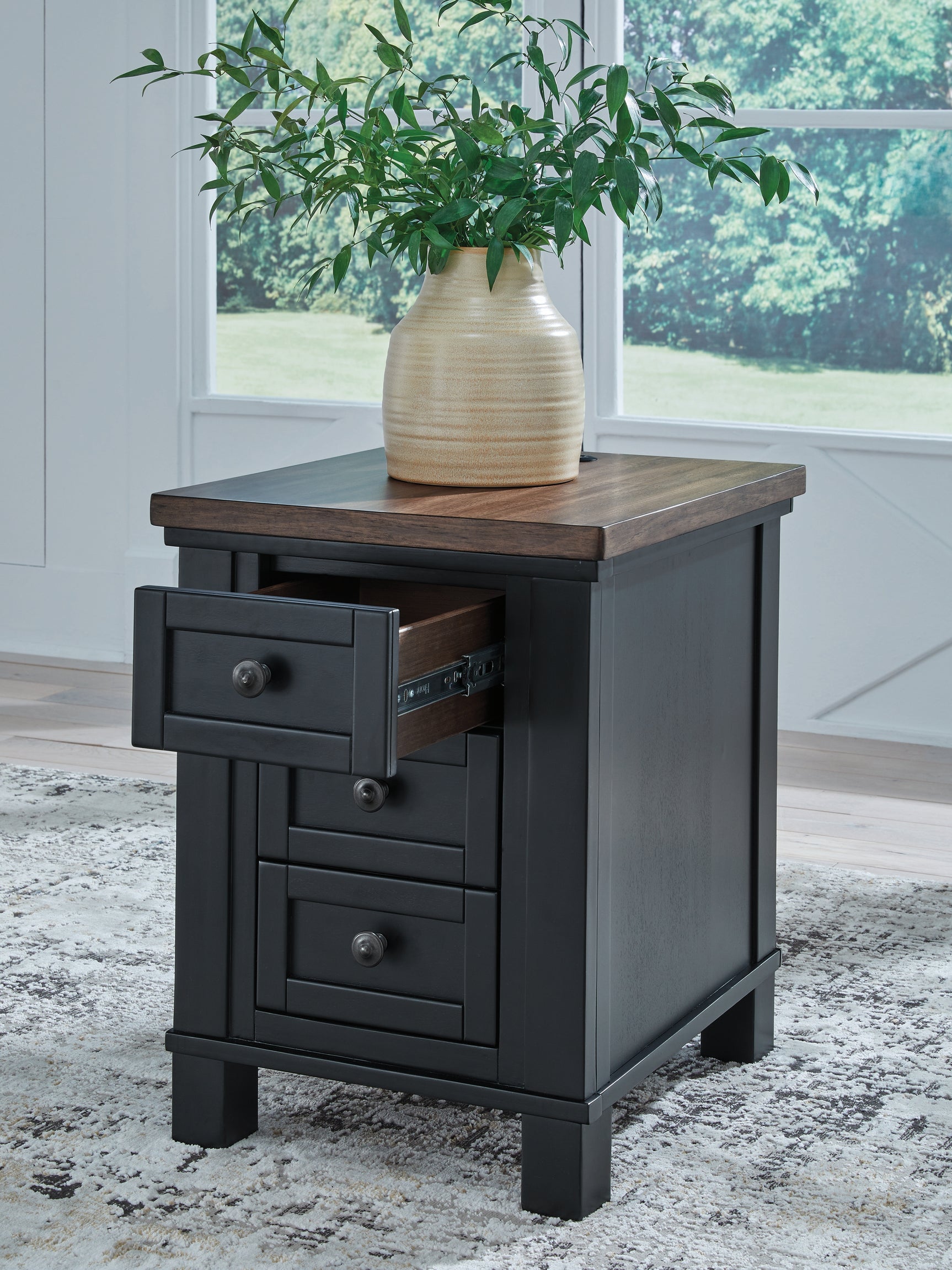 Wildenauer Brown/Black Chairside End Table