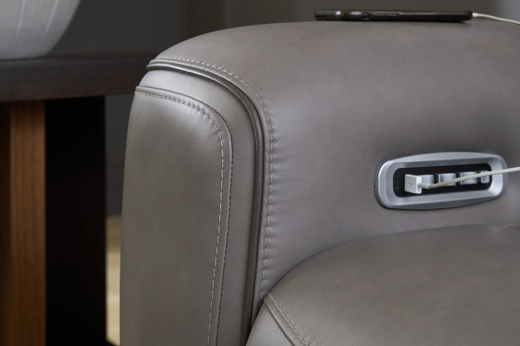 5Z-Comfort Coin Leather Power Recliner
