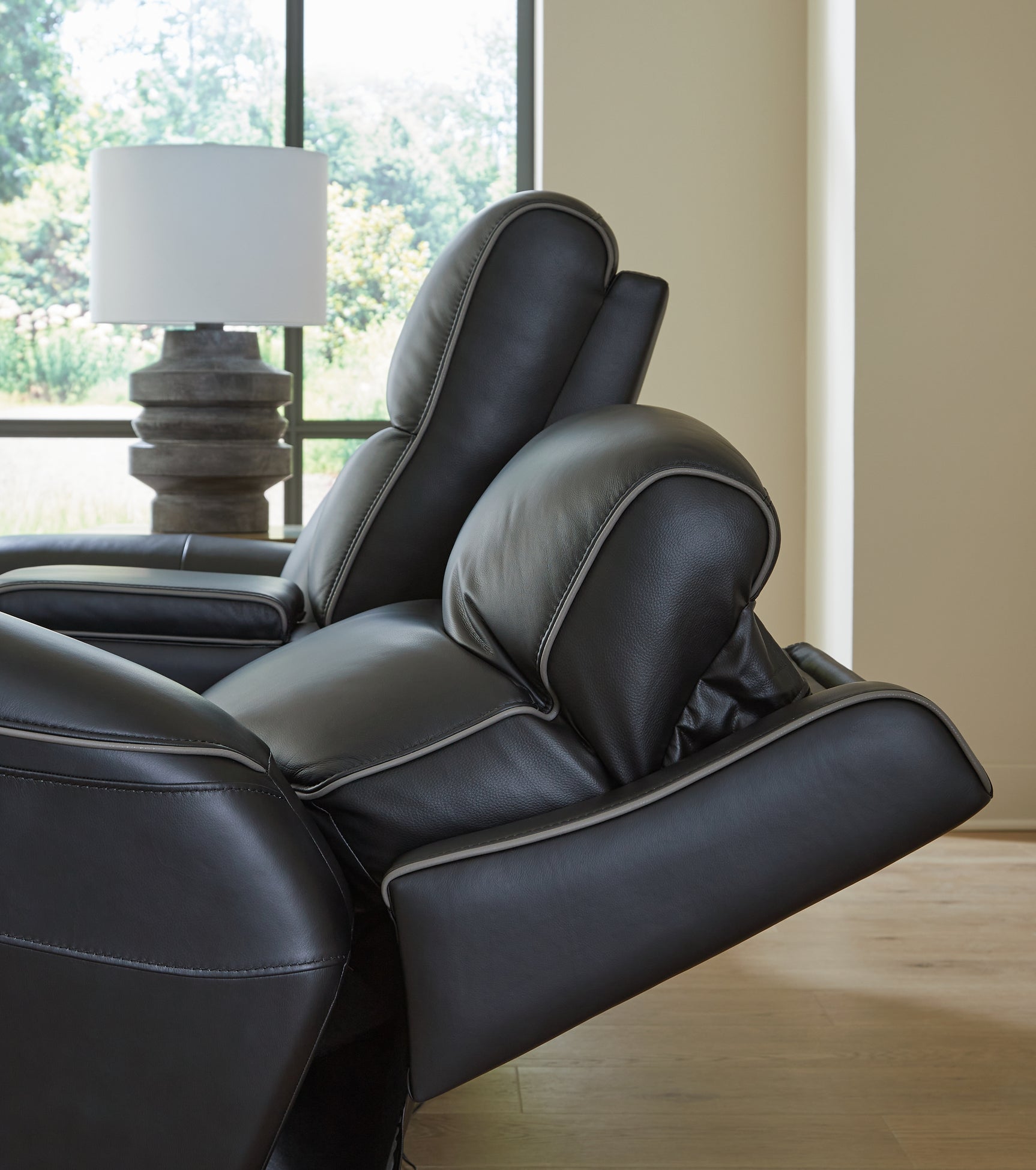 5Z-Comfort Onyx Power Reclining Loveseat with Console
