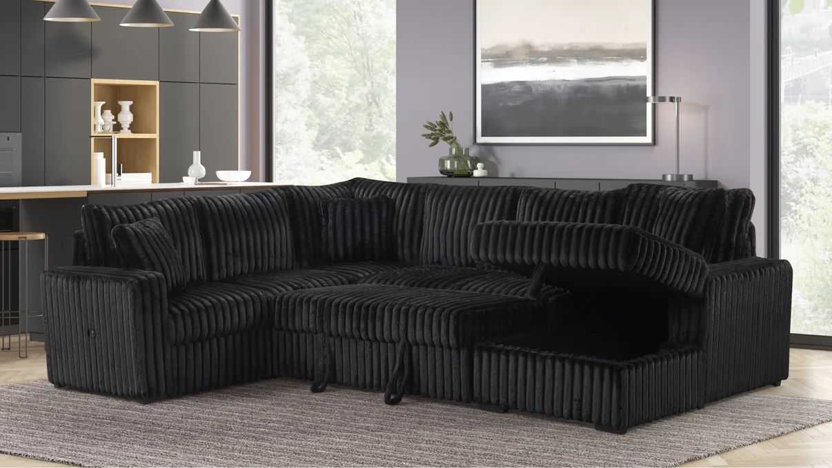 Pull Out Black couch + Protection